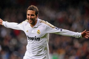 巴塞罗那前途光明！，姆巴佩新星爆冷表现突出观众掌声雷动